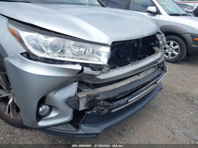Toyota Highlander Le Plus 2017 5TDBZRFH6HS457176 Image 6