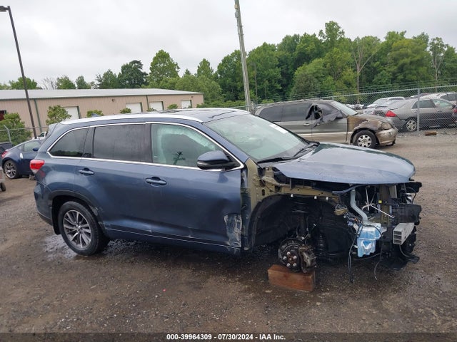 Toyota Highlander Xle 2018 5TDJZRFH8JS911624 Image 14