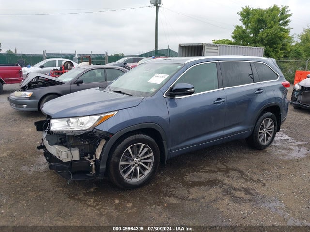 Toyota Highlander Xle 2018 5TDJZRFH8JS911624 Image 2