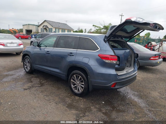 Toyota Highlander Xle 2018 5TDJZRFH8JS911624 Image 3