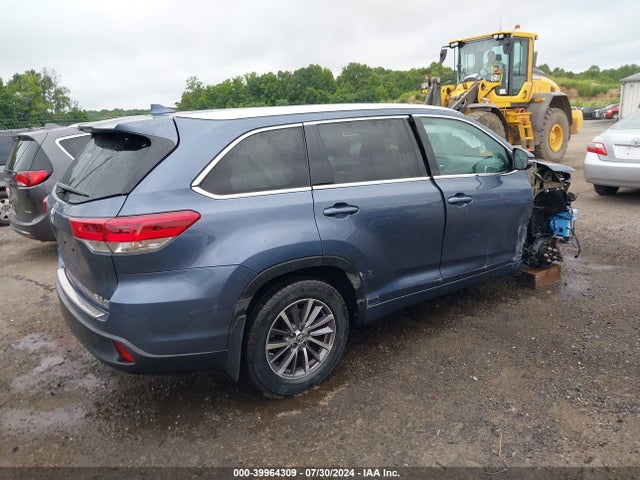 Toyota Highlander Xle 2018 5TDJZRFH8JS911624 Image 4