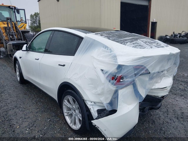 2022 TESLA MODEL Y 7SAYGAEE0NF382566 Photo 2