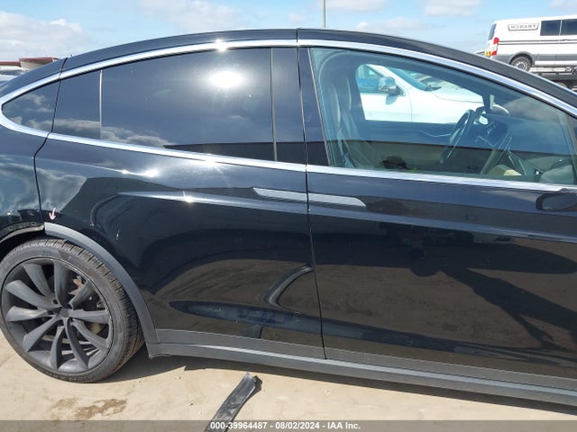 Tesla Model X 60d/70d/75d/90d 2016 5YJXCAE2XGF004543 Image 14
