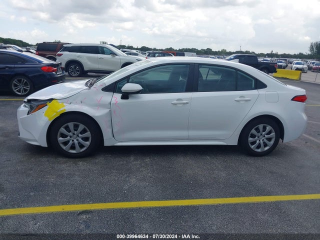 Toyota COROLLA LE 2022 5YFEPMAEXNP358366 Image 14