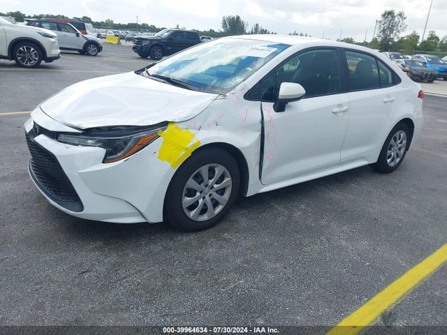 Toyota COROLLA LE 2022 5YFEPMAEXNP358366 Image 2