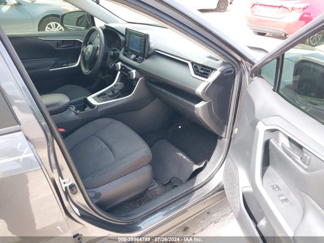 Toyota RAV4 LE 2019 JTMH1RFV3KD501435 Image 5