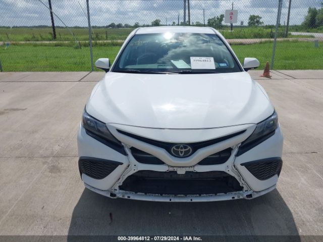 4T1G11AK6NU069899 Toyota CAMRY SE