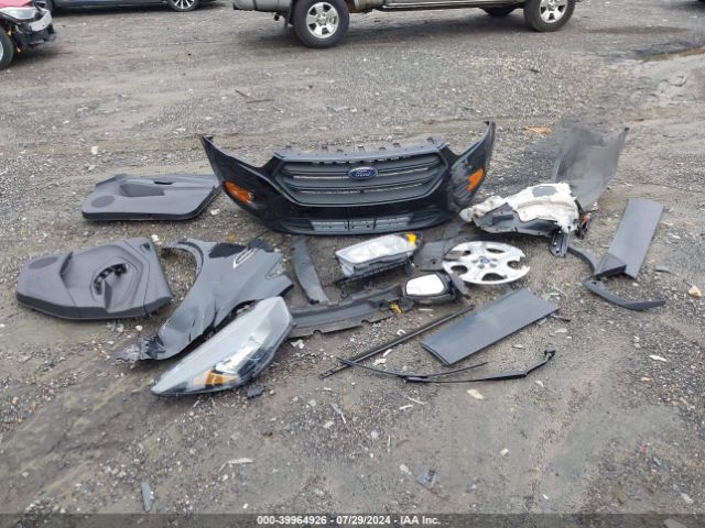 1FMCU0F70JUA06781 Ford ESCAPE S