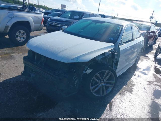 1VWDT7A34HC069131 Volkswagen Passat 1.8t R-line