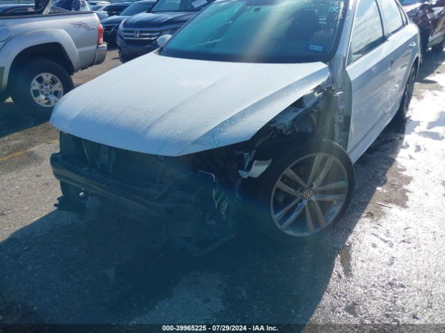 1VWDT7A34HC069131 Volkswagen Passat 1.8t R-line