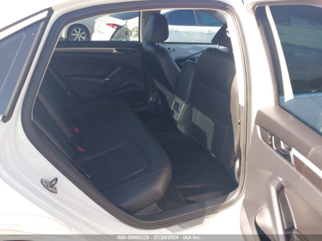 1VWDT7A34HC069131 Volkswagen Passat 1.8t R-line
