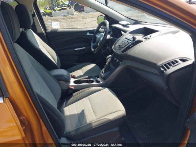 1FMCU9GX1GUA64748 Ford ESCAPE SE