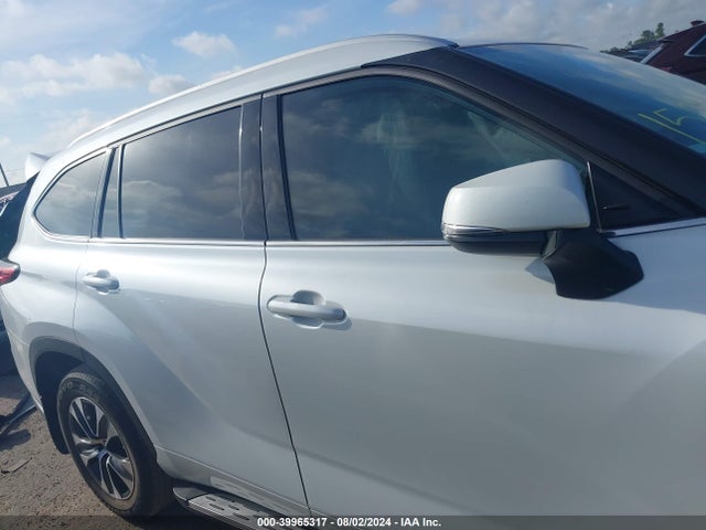 Toyota Highlander Xle 2022 5TDGZRAHXNS120681 Image 13