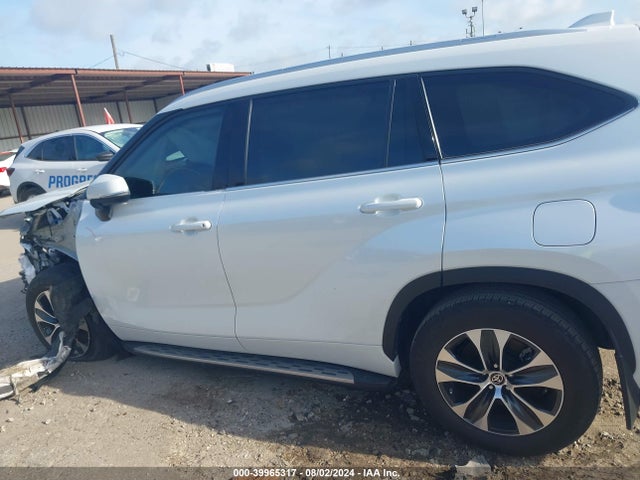 Toyota Highlander Xle 2022 5TDGZRAHXNS120681 Image 14