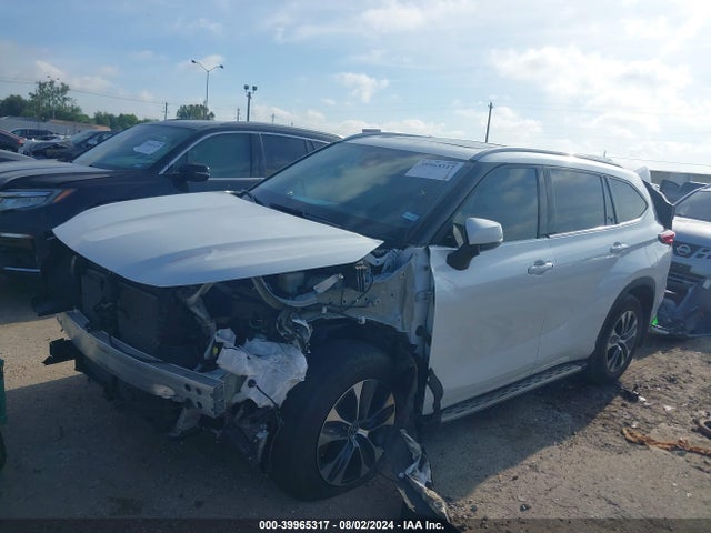 Toyota Highlander Xle 2022 5TDGZRAHXNS120681 Image 2