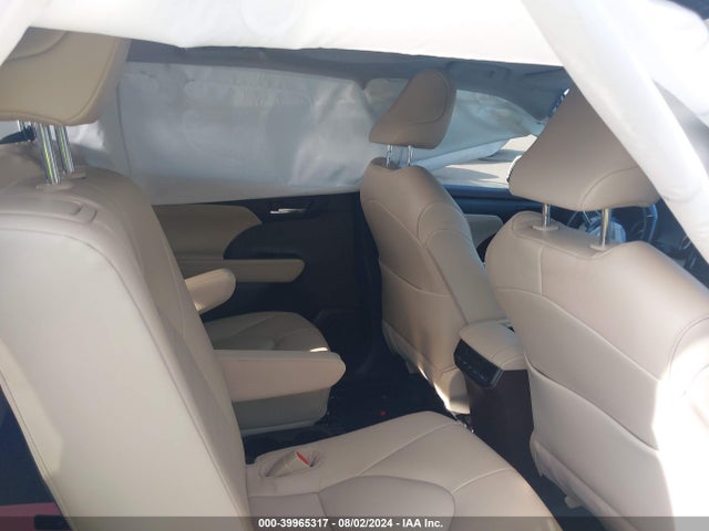 Toyota Highlander Xle 2022 5TDGZRAHXNS120681 Image 8