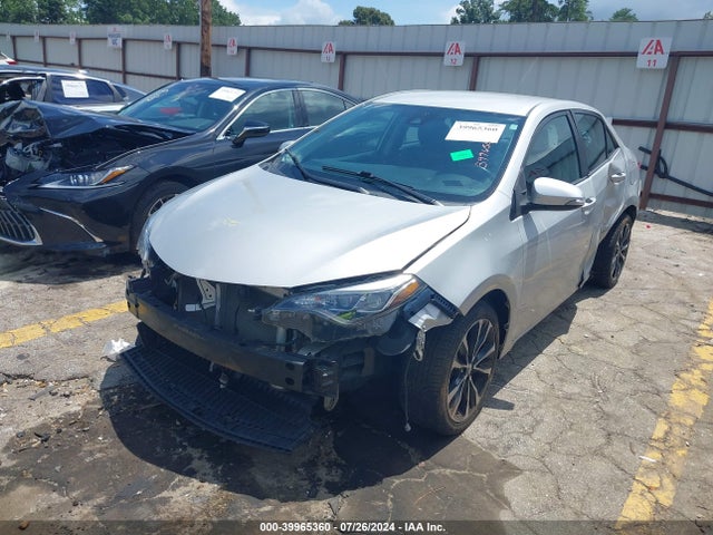 Toyota COROLLA SE 2018 5YFBURHE1JP840359 Image 2