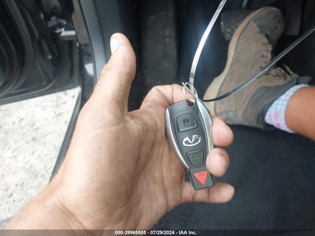 SJKCH5CR2HA035557 Infiniti Qx30 Premium