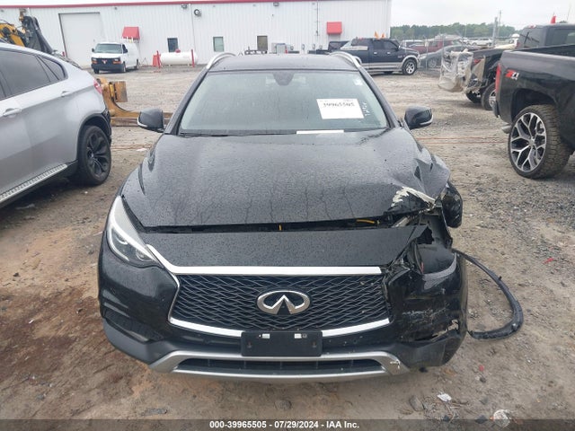 SJKCH5CR2HA035557 Infiniti Qx30 Premium