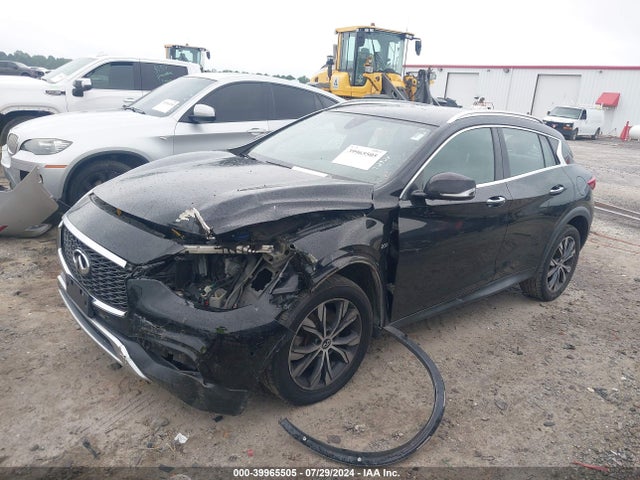 SJKCH5CR2HA035557 Infiniti Qx30 Premium