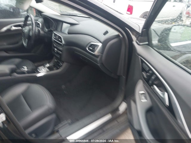 SJKCH5CR2HA035557 Infiniti Qx30 Premium