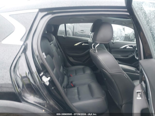 SJKCH5CR2HA035557 Infiniti Qx30 Premium