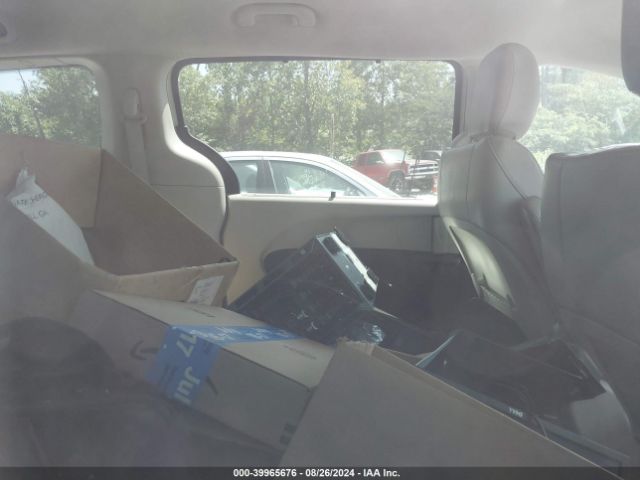 2C4RC1DG6MR552125 Chrysler Voyager Lxi