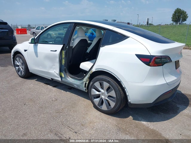 2024 TESLA MODEL Y 7SAYGDEE0RA250606 Photo 2