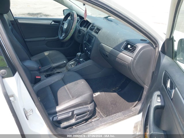 3VWDB7AJ6JM262208 Volkswagen Jetta 1.4t Se/1.4t Wolfsburg Edition