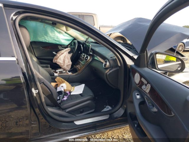 55SWF4JB8FU045535 Mercedes-Benz C 300 Luxury/sport