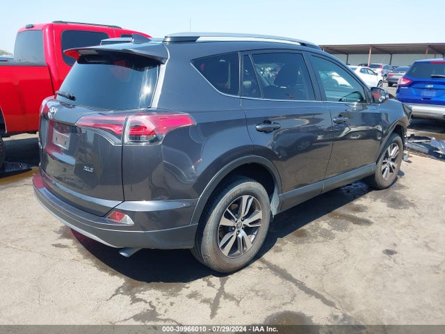 Toyota Rav4 Xle 2017 JTMWFREV5HJ127897 Image 4