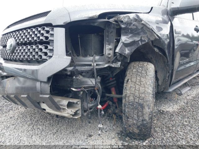 5TFDY5F18JX743649 Toyota Tundra Sr5 5.7l V8