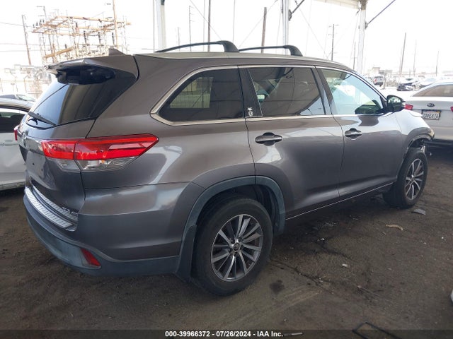 Toyota Highlander Xle 2017 5TDJZRFH4HS460749 Image 4