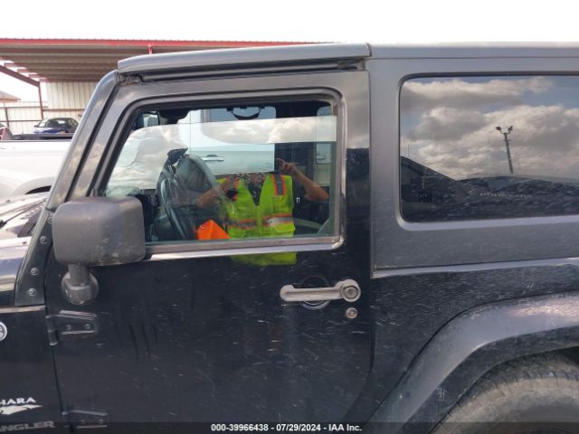 1C4AJWBG5FL625211 Jeep Wrangler Sahara