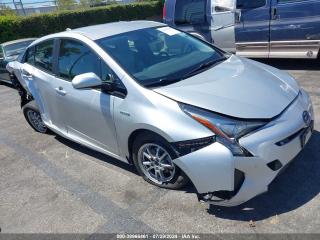 Toyota Prius Two 2017 JTDKBRFU0H3043569 main image
