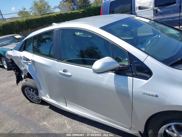 Toyota Prius Two 2017 JTDKBRFU0H3043569 Image 13