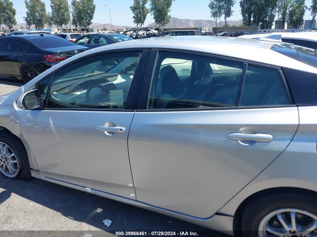 Toyota Prius Two 2017 JTDKBRFU0H3043569 Image 14