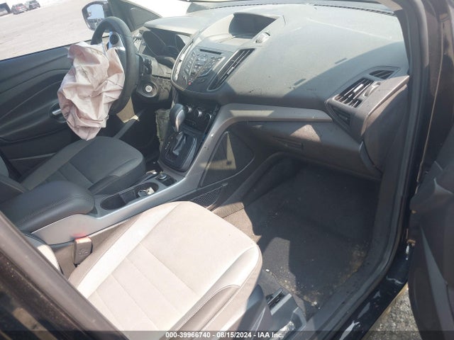 1FMCU9GX0FUA45431 Ford ESCAPE SE