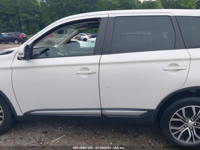 Mitsubishi Outlander Le/se/sel 2018 JA4AD3A30JZ062878 Image 14