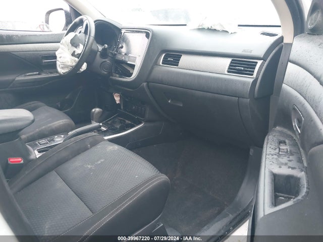 2018 MITSUBISHI OUTLANDER JA4AD3A30JZ062878 Photo 4