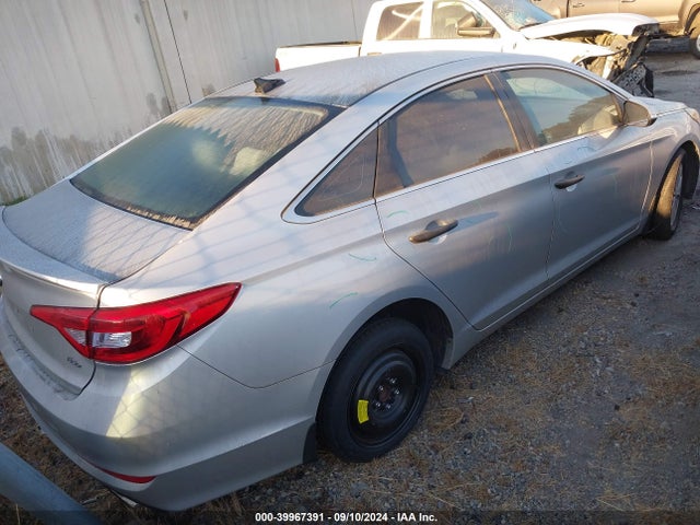Hyundai SONATA ECO 2015 5NPE24AA5FH118006 Image 4