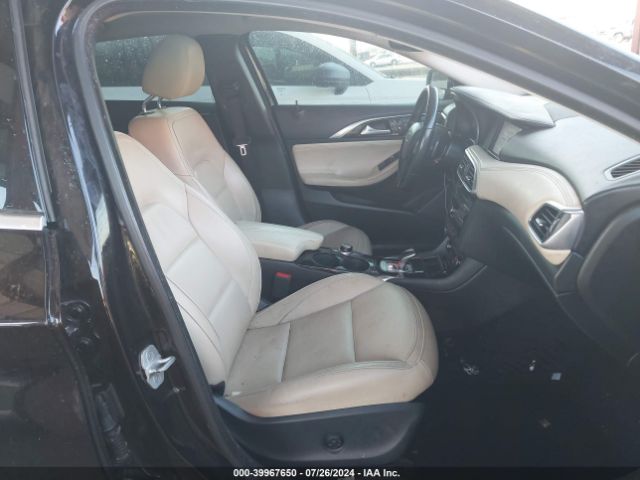 SJKCH5CR1JA057412 Infiniti Qx30 Premium