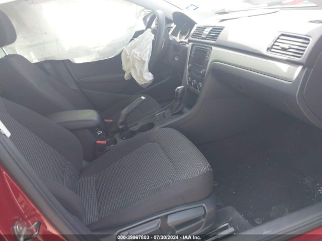 1VWAA7A37JC007933 Volkswagen Passat 2.0t R-line/2.0t S