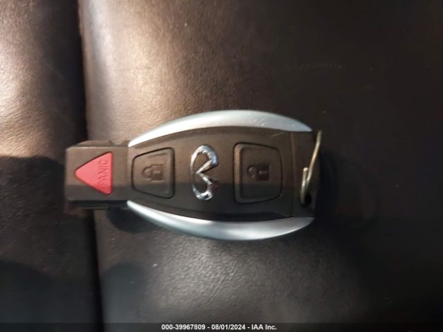 SJKCH5CP2JA060978 Infiniti Qx30 Luxury