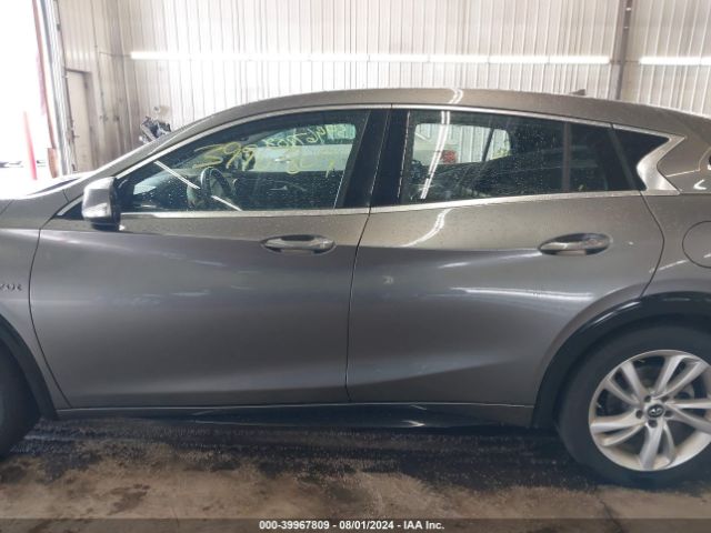 SJKCH5CP2JA060978 Infiniti Qx30 Luxury