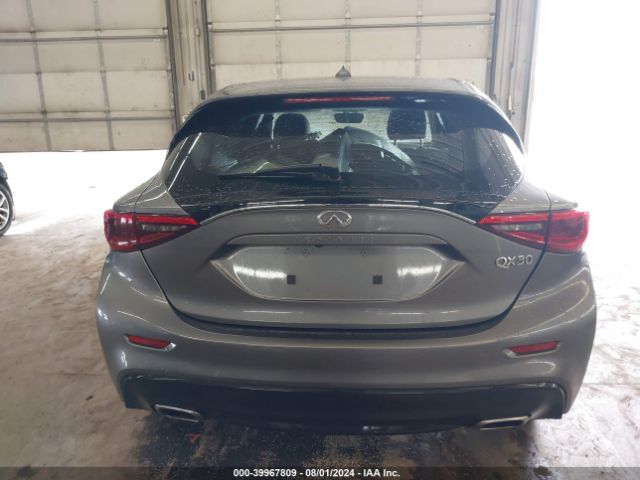 SJKCH5CP2JA060978 Infiniti Qx30 Luxury