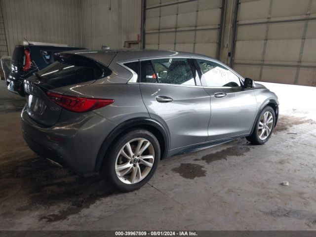 SJKCH5CP2JA060978 Infiniti Qx30 Luxury