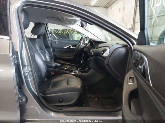 SJKCH5CP2JA060978 Infiniti Qx30 Luxury