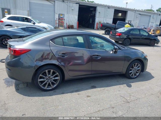 3MZBN1V37JM234196 Mazda Mazda3 Touring