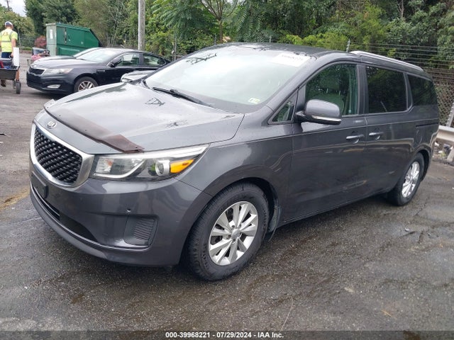 KIA SEDONA LX 2018 KNDMB5C19J6348553 Image 2